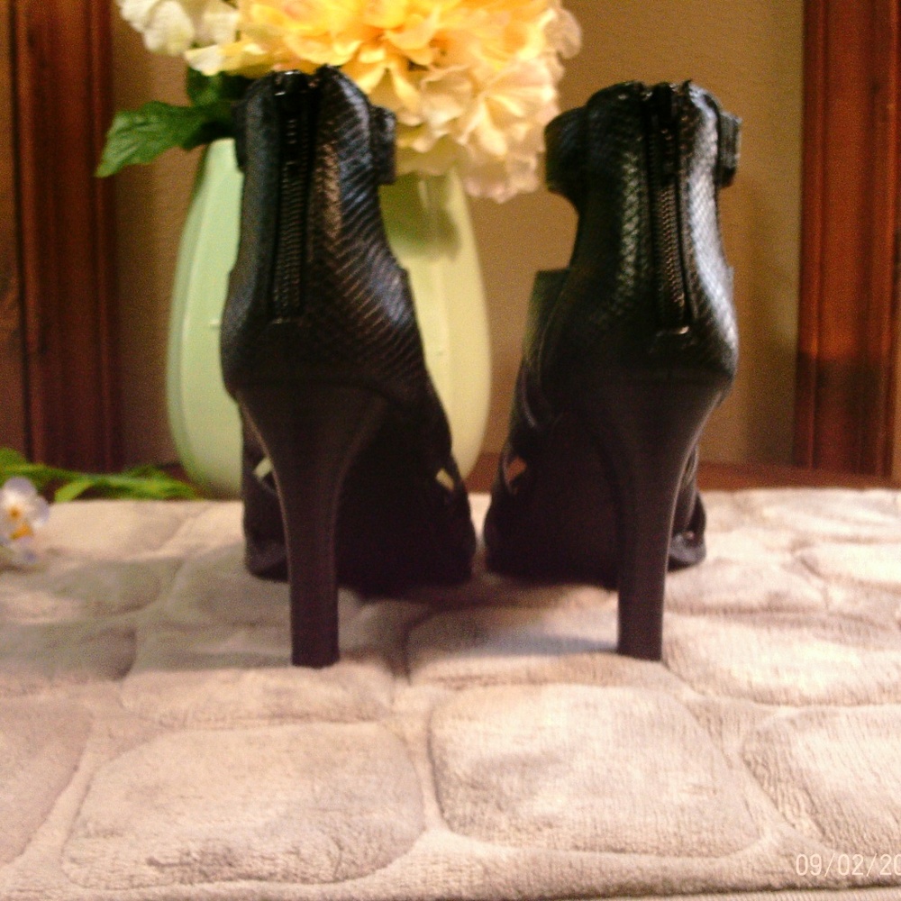 Simply Vera Vera Wang Shoes - Picture 5 of 6